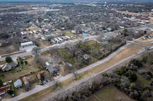 418 S Ave D Ave, Elgin, TX 78621 - Photo 22