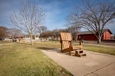 418 S Avenue D Avenue, Elgin, TX 78621 - Photo 14