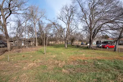 418 S Avenue D Avenue, Elgin, TX 78621 - Photo 1