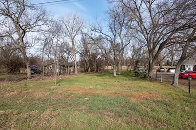 418 S Avenue D Avenue, Elgin, TX 78621 - Photo 2