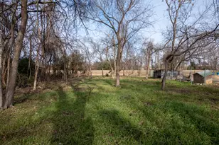 418 S Ave D Ave, Elgin, TX 78621 - Photo 6