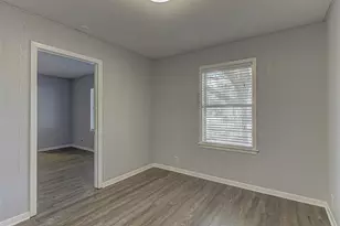 2001 Oakglen Dr, Austin, TX 78745 - Photo 10