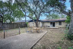 2001 Oakglen Dr, Austin, TX 78745 - Photo 40