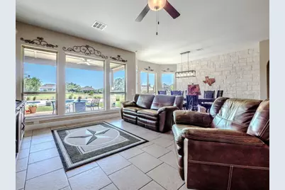 108 Buffalo Speedway, Liberty Hill, TX 78642 - Photo 2