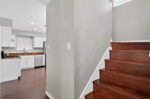 7601 Windrush Dr, Austin, TX 78729 - Photo 10