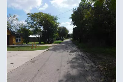 1318 Green Street #B, Lockhart, TX 78644 - Photo 2