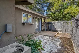 2809 Parker Ln, Austin, TX 78741 - Photo 14