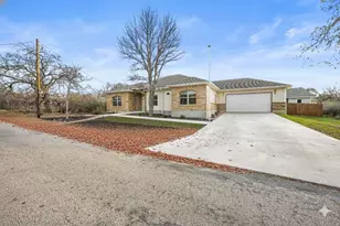 139 W Maple Dr, Granite Shoals, TX 78654 - Photo 4