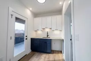 2818 E 22nd St, Austin, TX 78722 - Photo 14