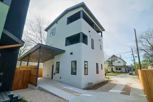 2818 E 22nd St, Austin, TX 78722 - Photo 2