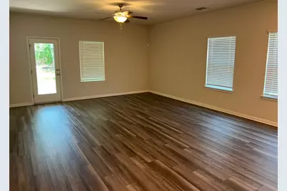 929 Main Street, Hutto, TX 78634 - Photo 10