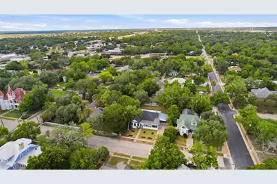 715 Saint George Street, Gonzales, TX 78629 - Photo 2