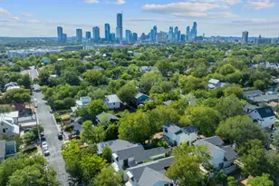 2412 E 8th St, Austin, TX 78702 - Photo 32
