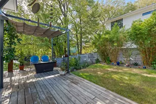 2412 E 8th St, Austin, TX 78702 - Photo 28