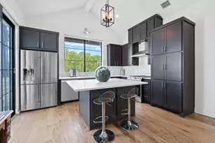 2412 E 8th St, Austin, TX 78702 - Photo 10