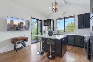 2412 E 8th St, Austin, TX 78702 - Photo 2