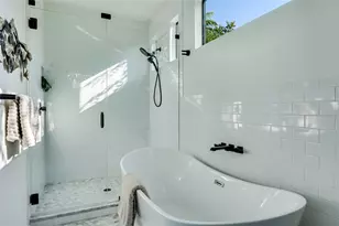 2804 E 22nd St, Austin, TX 78722 - Photo 20