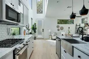 2804 E 22nd St, Austin, TX 78722 - Photo 8