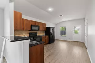 5800 Maciver Dr SW, Austin, TX 78754 - Photo 8