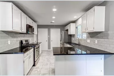 12430 Wycliff Lane, Austin, TX 78727 - Photo 14
