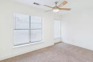 711 W 32nd St, Austin, TX 78705 - Photo 14