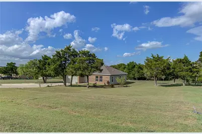 135 Valle Verde Drive, Del Valle, TX 78617 - Photo 2