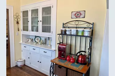 592 E Hempstead, Giddings, TX 78942 - Photo 10