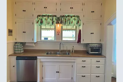 592 E Hempstead, Giddings, TX 78942 - Photo 8