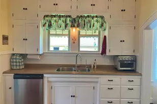 592 E Hempstead, Giddings, TX 78942 - Photo 8