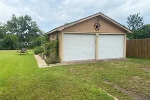 592 E Hempstead, Giddings, TX 78942 - Photo 26