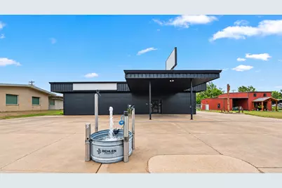 759 W Austin Street, Giddings, TX 78942 - Photo 2