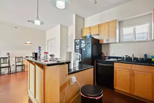 711 W 26th St, Austin, TX 78705 - Photo 4