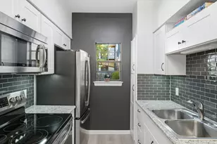 203 E 31st St, Austin, TX 78705 - Photo 10