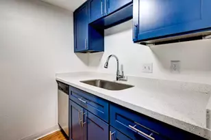 502 W 35th St, Austin, TX 78705 - Photo 2