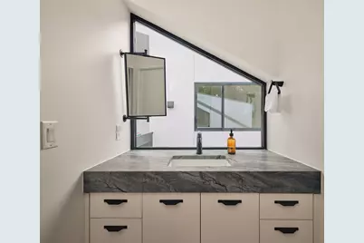 2201 Garden St, Austin, TX 78702 - Photo 32