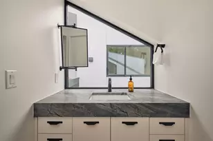 2201 Garden St, Austin, TX 78702 - Photo 32