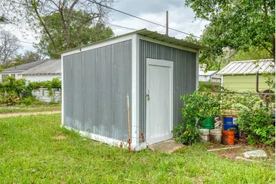 501 Burleson Street, Smithville, TX 78957 - Photo 34