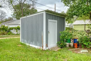 501 Burleson St, Smithville, TX 78957 - Photo 34