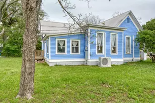 501 Burleson St, Smithville, TX 78957 - Photo 18