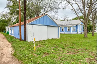 501 Burleson Street, Smithville, TX 78957 - Photo 28