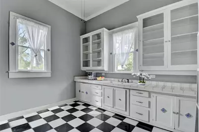 501 Burleson Street, Smithville, TX 78957 - Photo 10