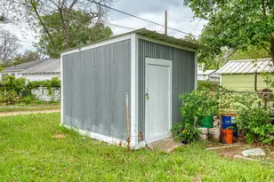 501 Burleson St, Smithville, TX 78957 - Photo 34