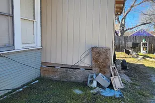 502 W 4th St, Taylor, TX 76574 - Photo 18