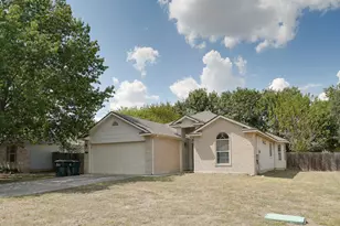 402 Hickory Tree Dr, Georgetown, TX 78626 - Photo 2