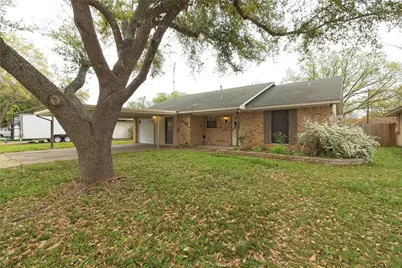 1102 Fowzer Street E, Taylor, TX 76574 - Photo 2