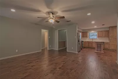 1102 Fowzer Street E, Taylor, TX 76574 - Photo 8