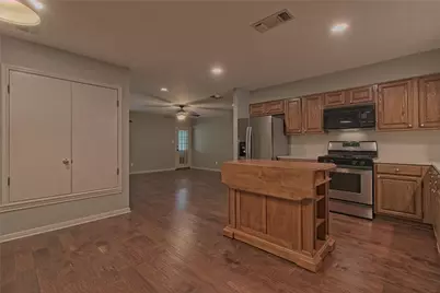 1102 Fowzer Street E, Taylor, TX 76574 - Photo 10