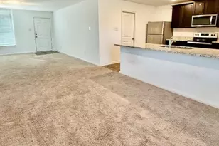 509 Riverdale Dr, Jarrell, TX 76537 - Photo 4