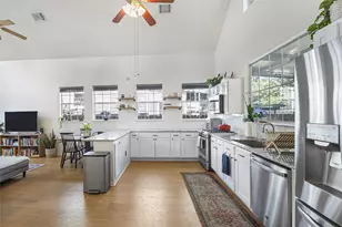 2921 E 14th St, Austin, TX 78702 - Photo 6