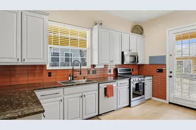 2931 E Martin Luther King Jr Boulevard, Austin, TX 78702 - Photo 12